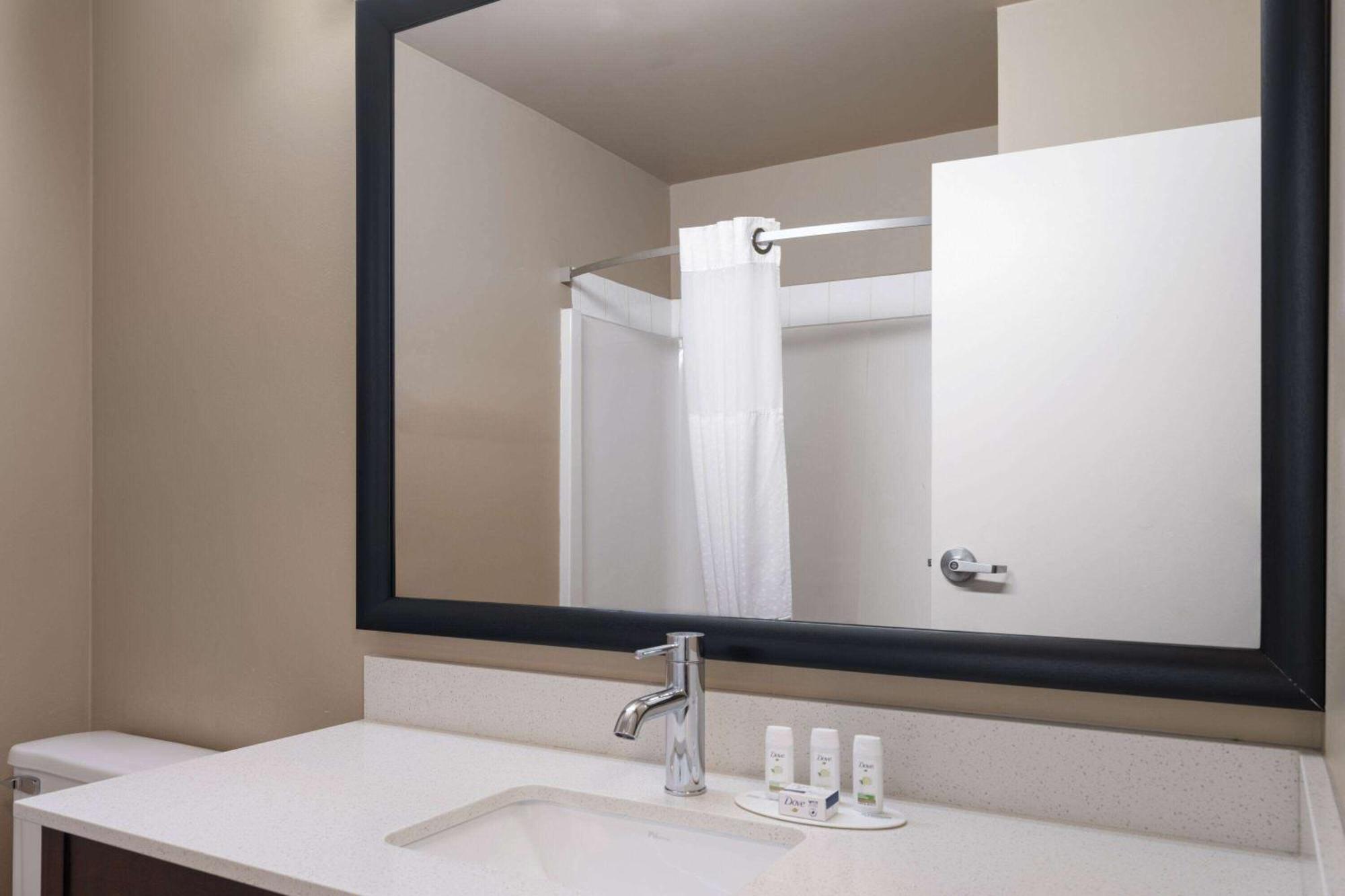 ซูเปอร์ 8 บาย วินด์แฮม เชอร์วูด พาร์ค/เอ็ดมันตัน แอเรีย Hotel ภายนอก รูปภาพ
