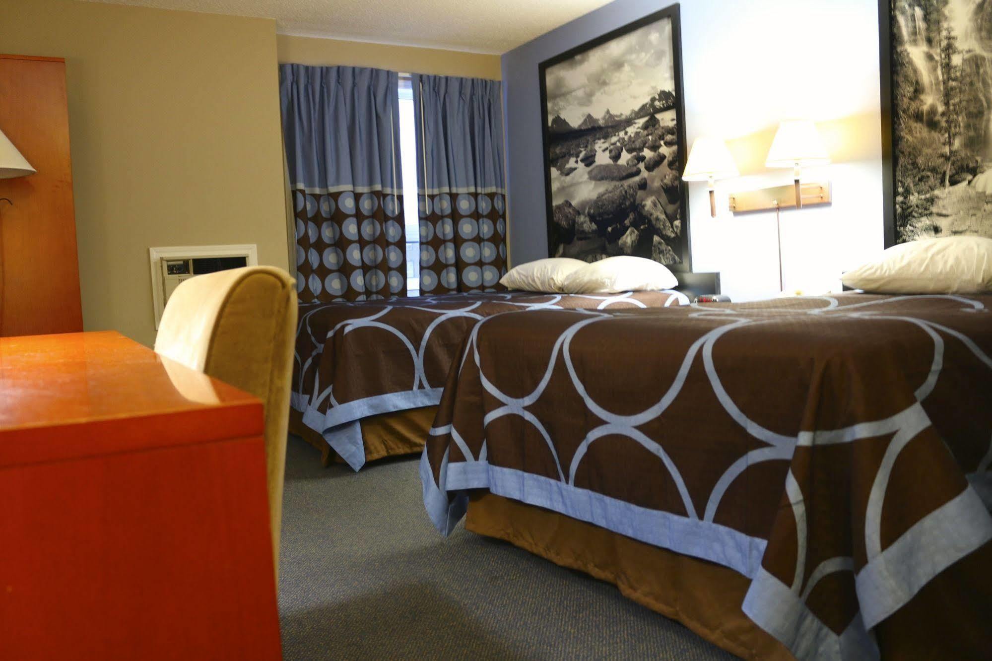 ซูเปอร์ 8 บาย วินด์แฮม เชอร์วูด พาร์ค/เอ็ดมันตัน แอเรีย Hotel ภายนอก รูปภาพ